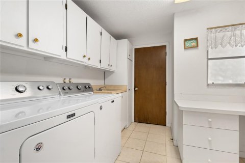 House in Sarasota, Florida 2 bedrooms, 183.76 sq.m. № 1634066 - photo 27