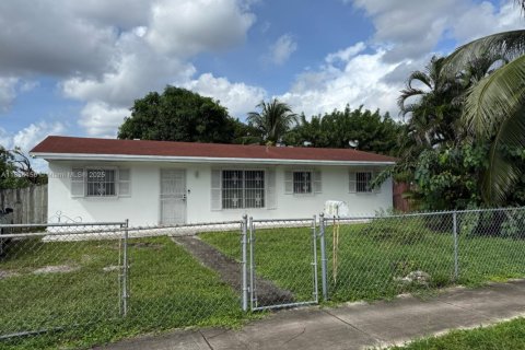 Casa en venta en Miami Gardens, Florida, 4 dormitorios, 133.41 m2 № 1932967 - foto 2