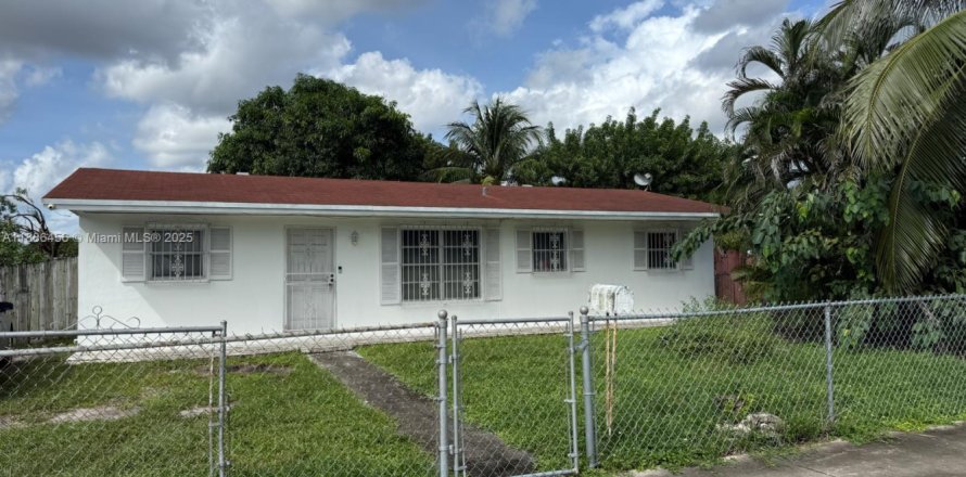 Casa en Miami Gardens, Florida 4 dormitorios, 133.41 m2 № 1932967