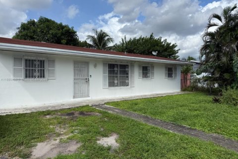 Casa en venta en Miami Gardens, Florida, 4 dormitorios, 133.41 m2 № 1932967 - foto 4