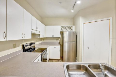 Condo in Lake Mary, Florida, 2 bedrooms  № 2390939 - photo 9