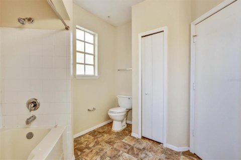 Condo in Lake Mary, Florida, 2 bedrooms  № 2390939 - photo 16