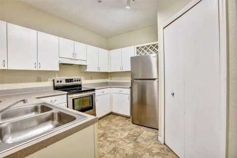 Condo in Lake Mary, Florida, 2 bedrooms  № 2390939 - photo 7