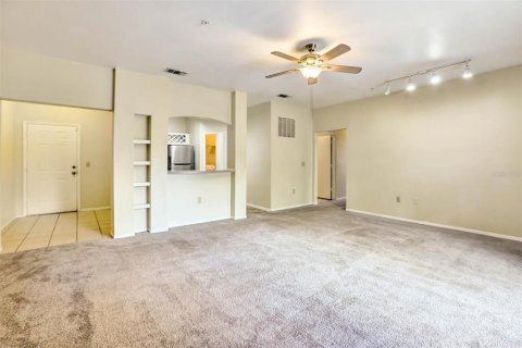 Condo in Lake Mary, Florida, 2 bedrooms  № 2390939 - photo 3