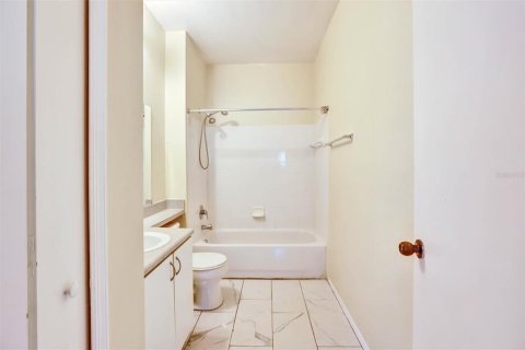 Condo in Lake Mary, Florida, 2 bedrooms  № 2390939 - photo 20