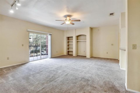 Condo in Lake Mary, Florida, 2 bedrooms  № 2390939 - photo 4