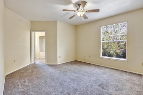 Condo in Lake Mary, Florida, 2 bedrooms  № 2390939 - photo 10