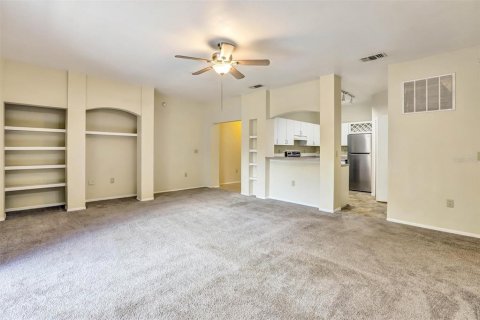 Condo in Lake Mary, Florida, 2 bedrooms  № 2390939 - photo 5