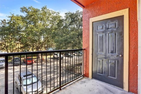Condo in Lake Mary, Florida, 2 bedrooms  № 2390939 - photo 25