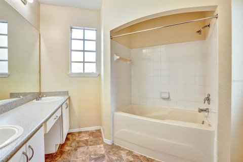 Condo in Lake Mary, Florida, 2 bedrooms  № 2390939 - photo 14