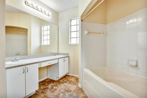 Condo in Lake Mary, Florida, 2 bedrooms  № 2390939 - photo 15