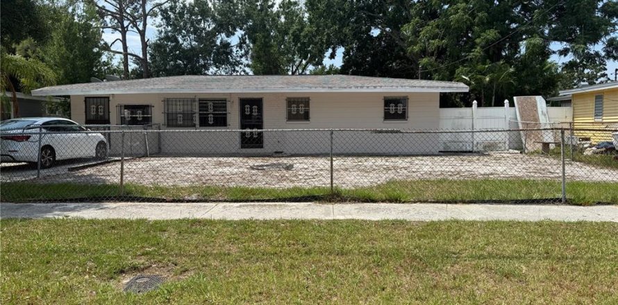 House in Tampa, Florida 3 bedrooms, 107.12 sq.m. № 1765830