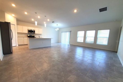 Villa ou maison à louer à Winter Haven, Floride: 4 chambres, 179.77 m2 № 2359100 - photo 3
