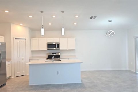 Villa ou maison à louer à Winter Haven, Floride: 4 chambres, 179.77 m2 № 2359100 - photo 6