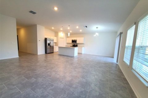 Villa ou maison à louer à Winter Haven, Floride: 4 chambres, 179.77 m2 № 2359100 - photo 4