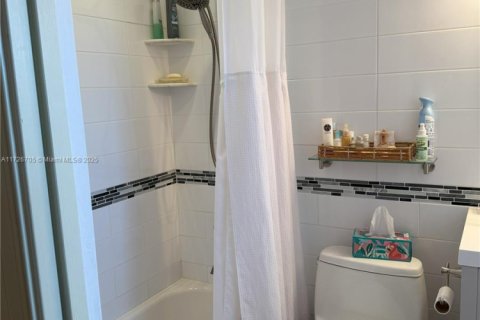 Condo in Margate, Florida, 2 bedrooms  № 1703934 - photo 12
