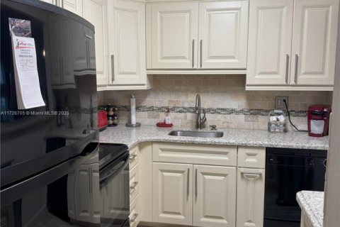 Condo in Margate, Florida, 2 bedrooms  № 1703934 - photo 1