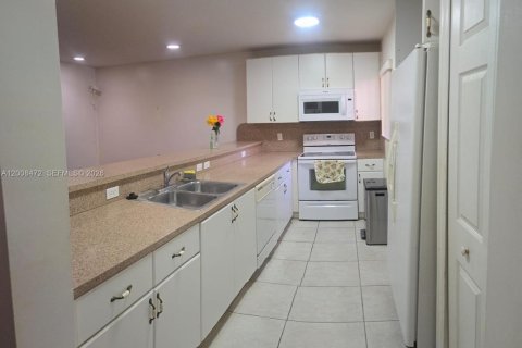 Touwnhouse à vendre à Cutler Bay, Floride: 3 chambres, 140.75 m2 № 2170919 - photo 14