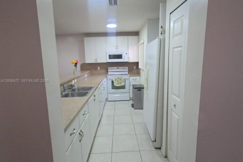 Touwnhouse à vendre à Cutler Bay, Floride: 3 chambres, 140.75 m2 № 2170919 - photo 12