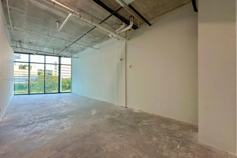 Commercial property in Aventura, Florida № 1985134 - photo 15