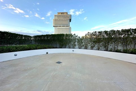 Commercial property in Aventura, Florida № 1985134 - photo 18