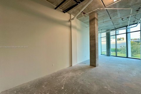 Commercial property in Aventura, Florida № 1985134 - photo 10