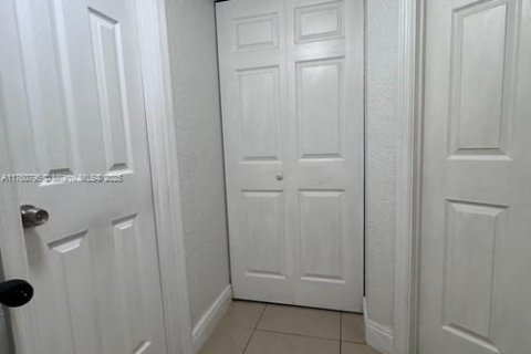 Condominio en venta en Hialeah, Florida, 3 dormitorios, 101.26 m2 № 1864724 - foto 7
