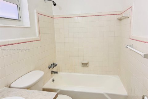 Condominio en alquiler en Hollywood, Florida, 1 dormitorio, 51.1 m2 № 1875615 - foto 7