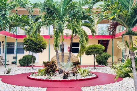 Condominio en alquiler en Hollywood, Florida, 1 dormitorio, 51.1 m2 № 1875615 - foto 3