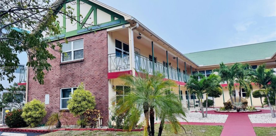 Condominio en Hollywood, Florida, 1 dormitorio № 1875615