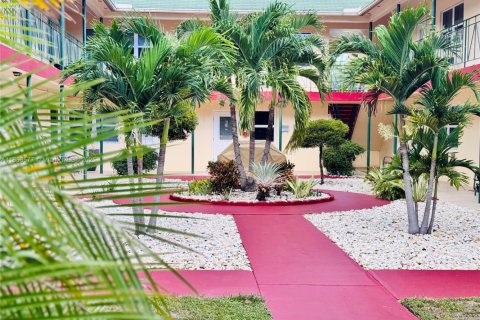 Condominio en alquiler en Hollywood, Florida, 1 dormitorio, 51.1 m2 № 1875615 - foto 9