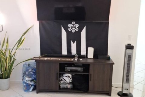 Condominio en venta en Pembroke Pines, Florida, 2 dormitorios, 88.54 m2 № 2071126 - foto 17