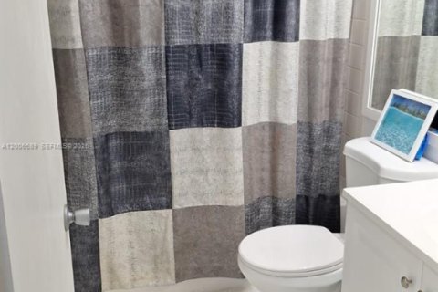 Condominio en venta en Pembroke Pines, Florida, 2 dormitorios, 88.54 m2 № 2071126 - foto 19