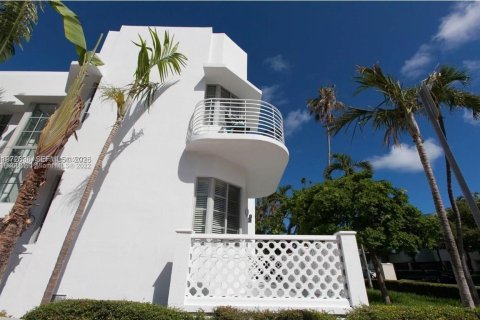 Снять в аренду кондоминиум в Майами-Бич, Флорида 2 спальни, 72.46м2, № 2032933 - фото 2