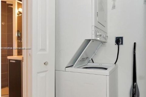 Снять в аренду кондоминиум в Майами-Бич, Флорида 2 спальни, 72.46м2, № 2032933 - фото 16