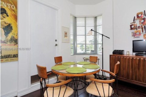 Снять в аренду кондоминиум в Майами-Бич, Флорида 2 спальни, 72.46м2, № 2032933 - фото 9