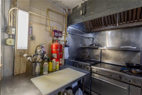 Купить коммерческую недвижимость в Хайалиа, Флорида № 2051129 - фото 12