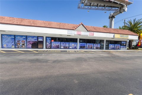 Коммерческая недвижимость в Хайалиа, Флорида № 2051129