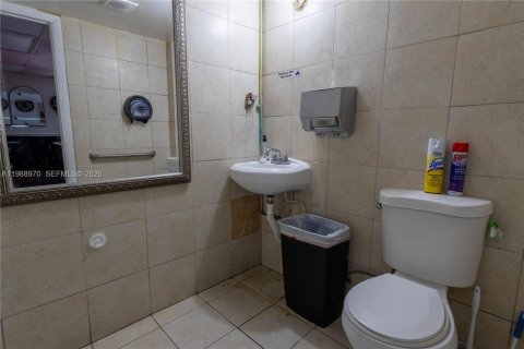 Купить коммерческую недвижимость в Хайалиа, Флорида № 2051129 - фото 24