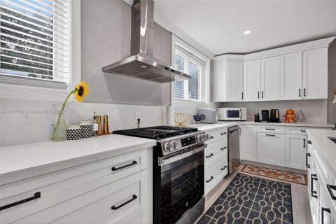 Casa en alquiler en Miami Gardens, Florida, 3 dormitorios, 175.68 m2 № 1976028 - foto 9