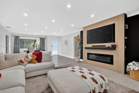 Casa en alquiler en Miami Gardens, Florida, 3 dormitorios, 175.68 m2 № 1976028 - foto 7