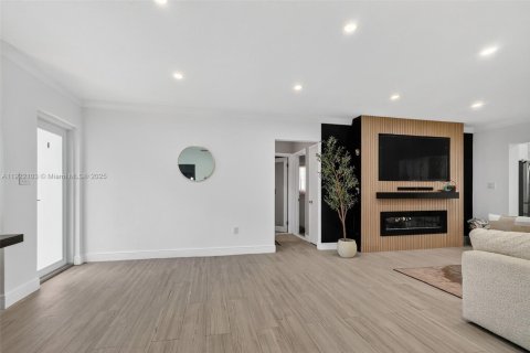 Casa en alquiler en Miami Gardens, Florida, 3 dormitorios, 175.68 m2 № 1976028 - foto 5