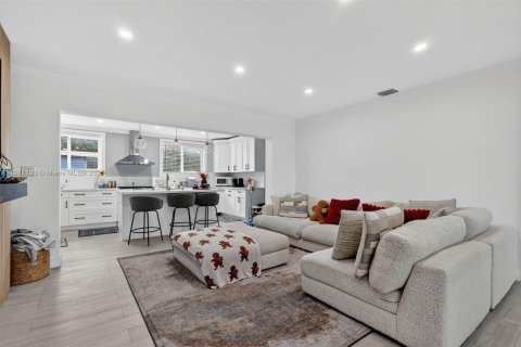 Casa en alquiler en Miami Gardens, Florida, 3 dormitorios, 175.68 m2 № 1976028 - foto 6