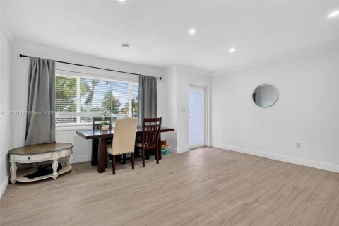 Casa en alquiler en Miami Gardens, Florida, 3 dormitorios, 175.68 m2 № 1976028 - foto 4