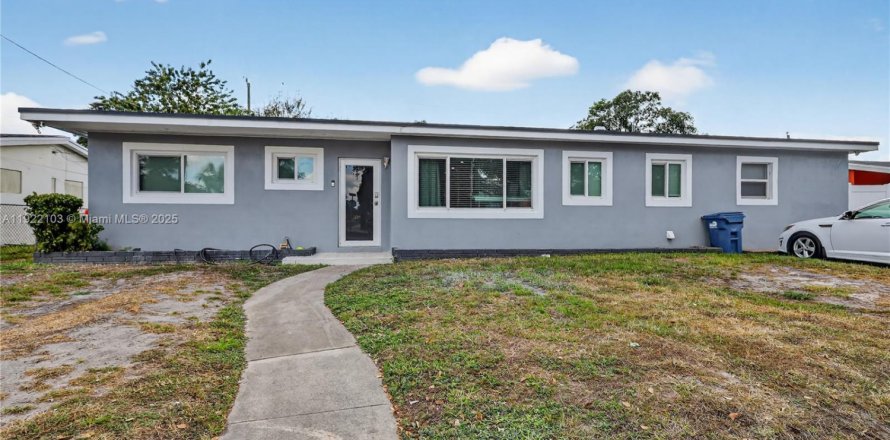 Casa en Miami Gardens, Florida 3 dormitorios, 175.68 m2 № 1976028