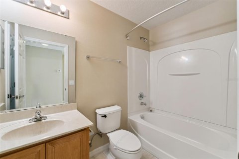 House in Apopka, Florida 3 bedrooms, 263.1 sq.m. № 2420500 - photo 24