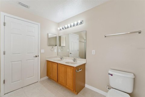 House in Apopka, Florida 3 bedrooms, 263.1 sq.m. № 2420500 - photo 22
