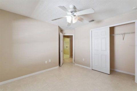 House in Apopka, Florida 3 bedrooms, 263.1 sq.m. № 2420500 - photo 29