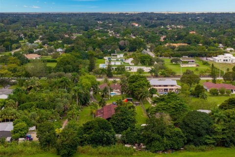 House in Southwest Ranches, Florida 4 bedrooms, 278.52 sq.m. № 1971508 - photo 4