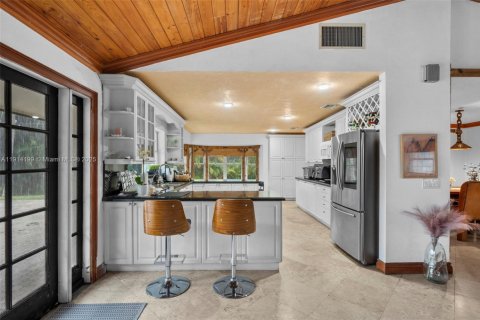 House in Southwest Ranches, Florida 4 bedrooms, 278.52 sq.m. № 1971508 - photo 11